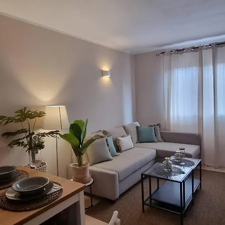 Bouganville Con Terrazza E Piscina *