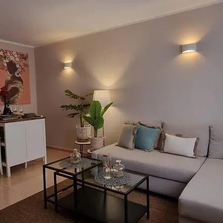 Bouganville Con Terrazza E Piscina Коральео