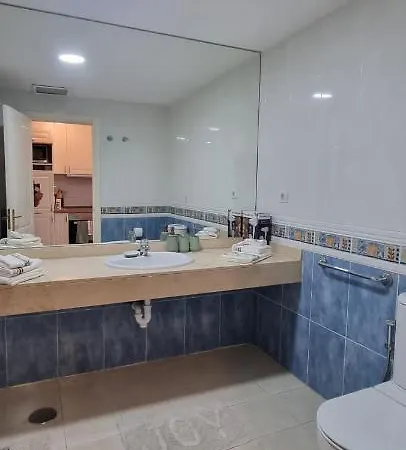 Bouganville Con Terrazza E Piscina