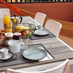 Appartamento Bouganville - With Terrace & Shared Pool *
