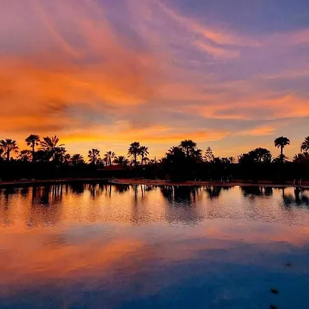 Bouganville - With Terrace & Shared Pool Διαμέρισμα *