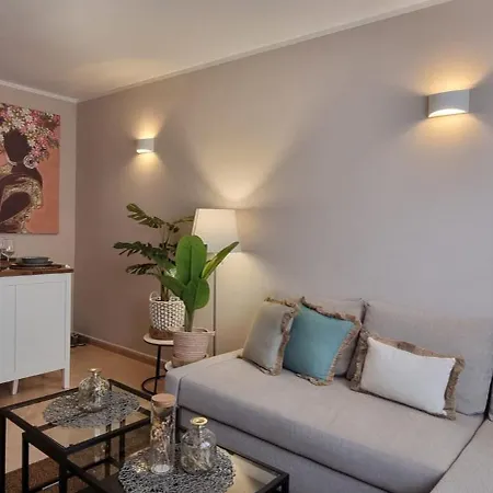 Bouganville - With Terrace & Shared Pool شقة