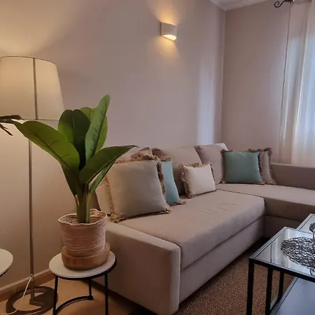 شقة Bouganville - With Terrace & Shared Pool *
