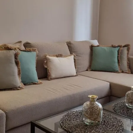 شقة Bouganville - With Terrace & Shared Pool *