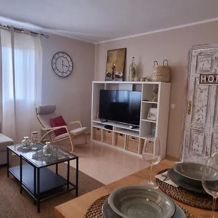 Bouganville - With Terrace & Shared Pool شقة *