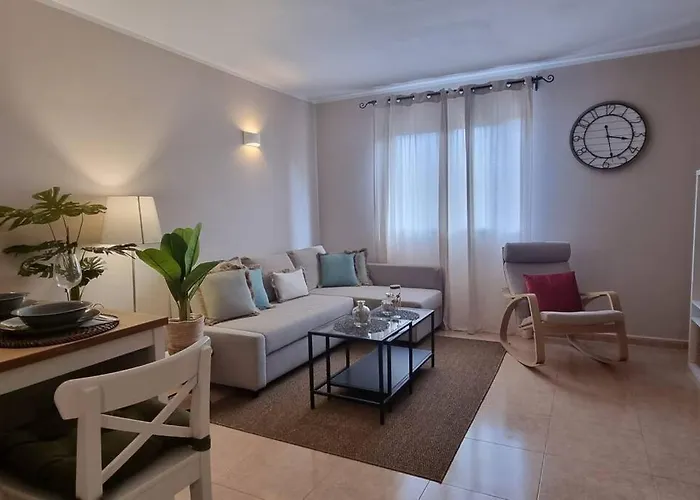 Διαμέρισμα Bouganville - With Terrace & Shared Pool *