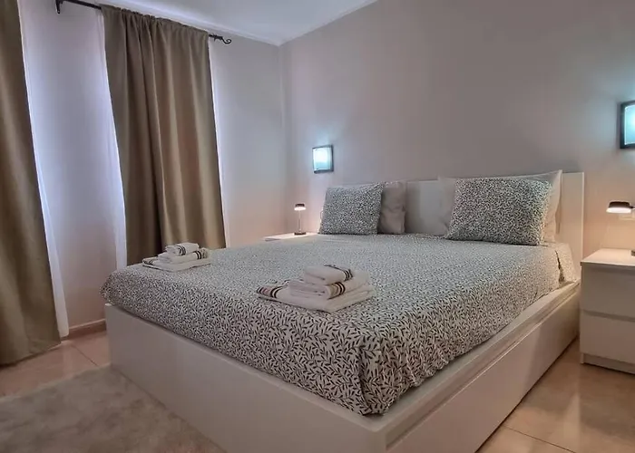 Bouganville - With Terrace & Shared Pool Διαμέρισμα *